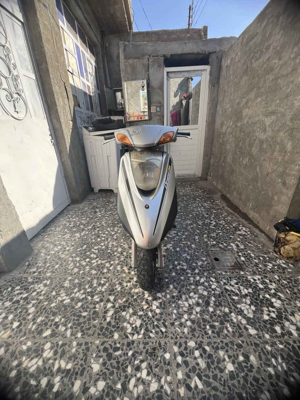 سلام عليكم دراجه بريز كامله سلف هندى شغال تايرات جدد كهربائيات كفرات بلاديه  نكره بكل وكت شلعه ومعدل دراجه خير من الله ناعمه خرسه  دراجه مراوس حسب لإقناعه لسعر 450 وبيه مجال مكان الحسينيه راشديه رقم ***********
