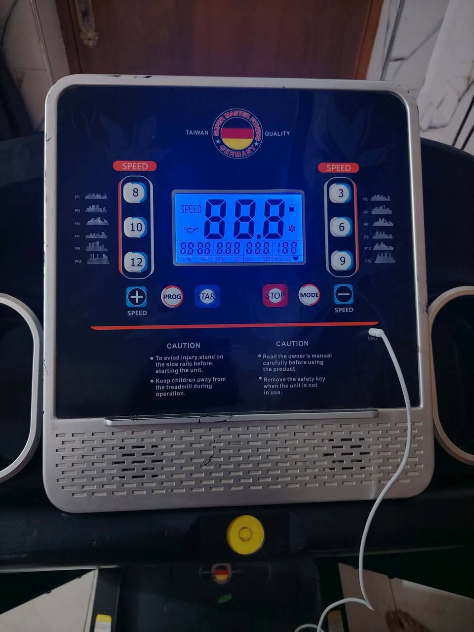 جهاز جري نوعية ممتازة يتحمل وزن عالي 
 نظيف جدا ويحتوي على جهاز هزاز 
السعر ٢٥٠ الف 
الحمزة الغربي 
التفاصيل اتصل  
***********
