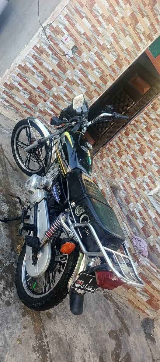 سلام عليكم دراجه يراني 5گير سعر 500بيه مجال المكان بغداد جرف الملح
***********
