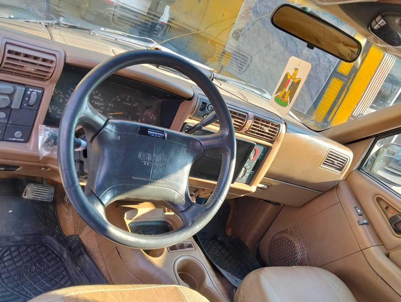 جمسي Gmc جيمي موديل 96 للبيع 
كير ومحرك ٦ سلندر بشرط 
تبريد شغال 
كشنات جلد وكهرباء 
بطاقة بانزين بيه
رقم كركوك تحويل وكالة بشرط 
العنوان كركوك حي الواسطي
السعر ٣٦ وبي مجال بسيط
***********
