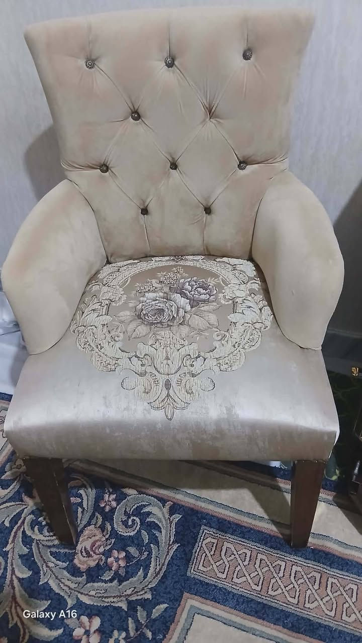 شيزلونه وقلطقين 
السجاده القياس تسعاويه 
الطاوله 
طقم ثلاثيه وست قلاطق


**إذا كنت صاحب هذا الإعلان وتريد حذفه لأي سبب، رجاءا أرسل رسالة إلى الدعم الفني**