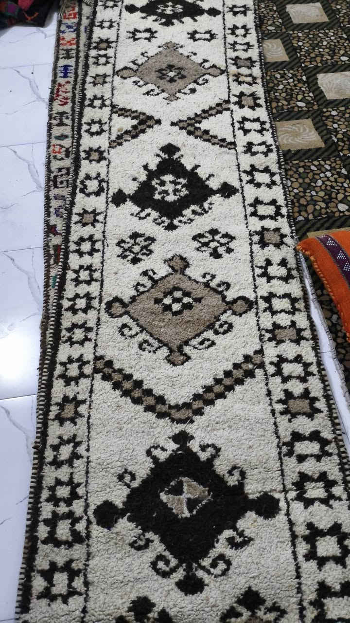 سجاجيد بيض للبيع ***********
