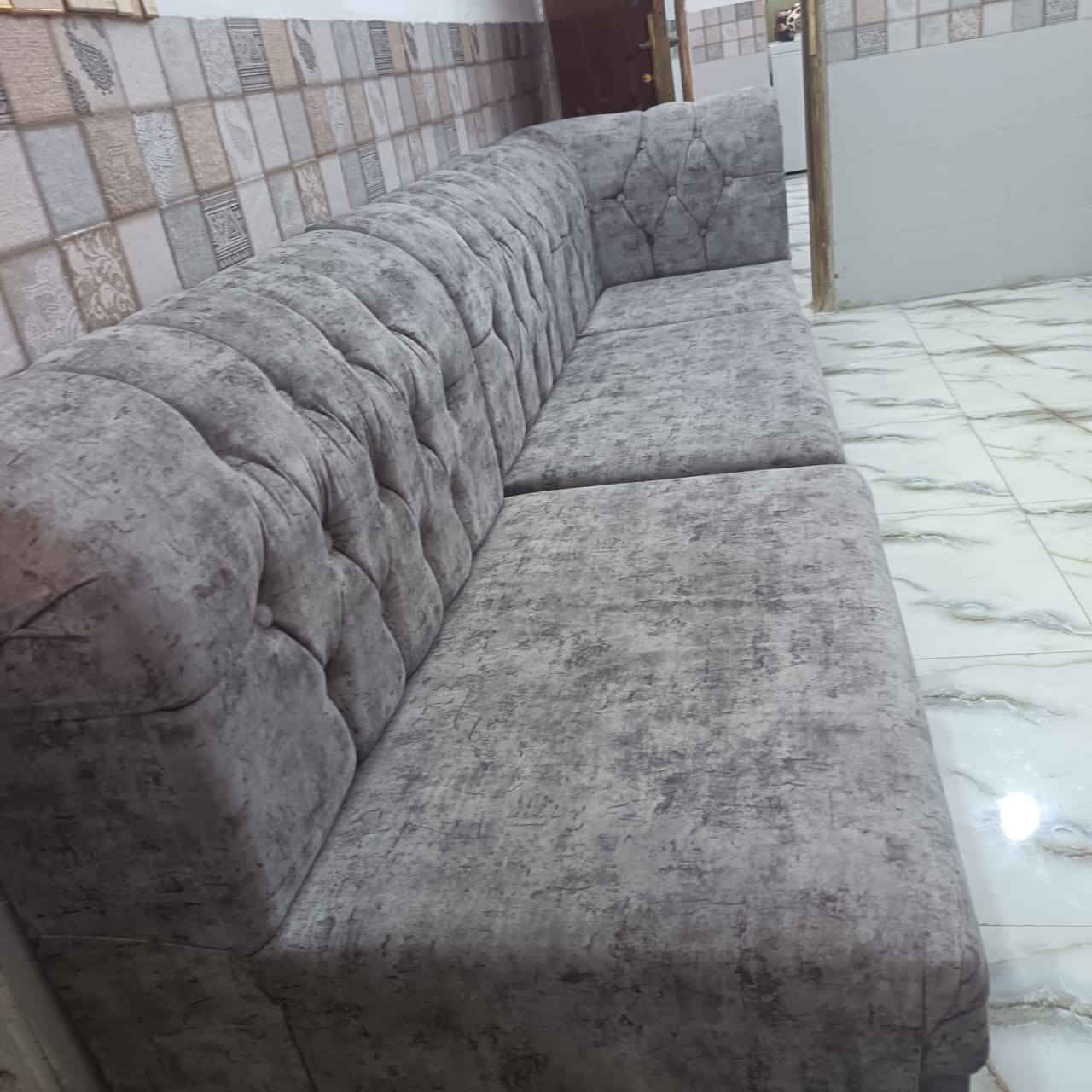 قنفات ٨مقاعد نضيفات. رجل حديد... سعر ٢٥٠.  عنوان كربلاء خلف مرقد الحر  ***********
