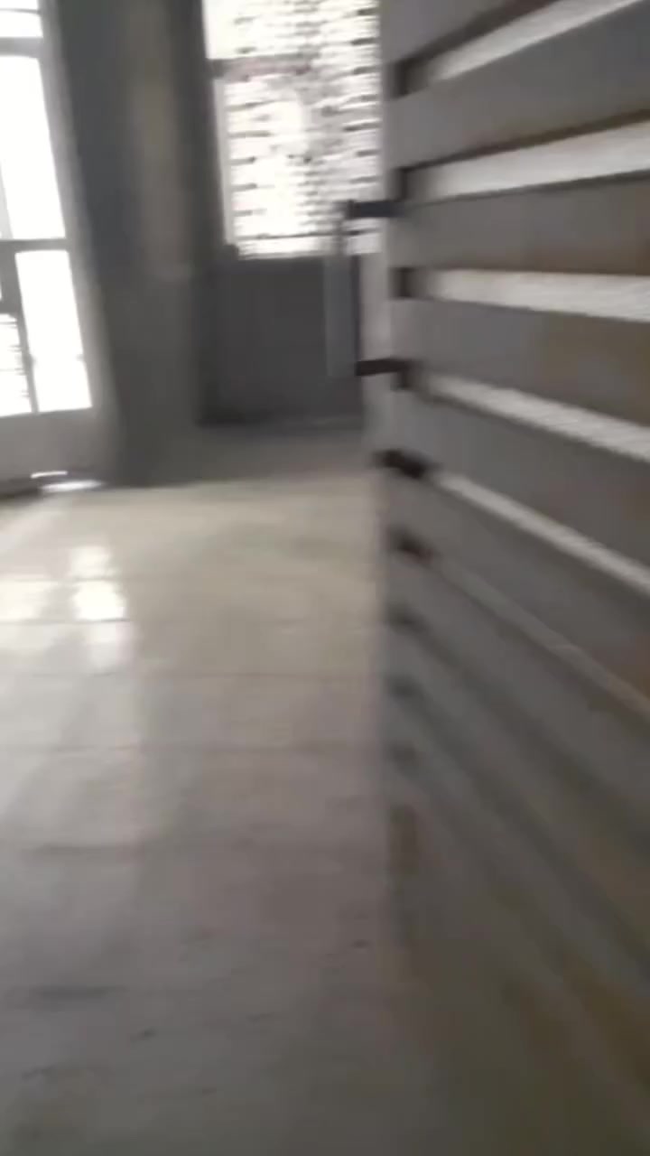 ،، السلام عليكم يتوفر بيت للايجار يتكون من واحد غرفه واستقبال وكراج وحديقه وترك وبيتونه وسطح وخدمات بيت بناء جديد حلو خير من الله  عنوان السده حنيبت مقابل اسواق وافران العربة سعر الايجار (350)  
***********
