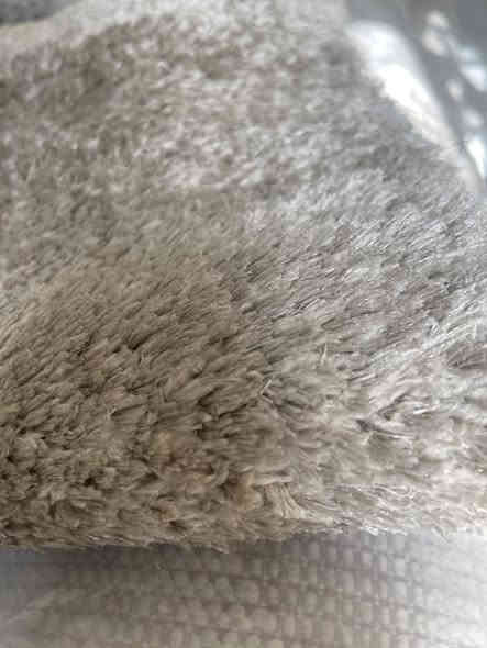 فراش بيت شتوي مستعمل نظيف جدا لونين 2 رصاصي وواحد بيجي 
الجبير رصاصي قياسه 7*225
وبي كصات مادرج 

220*330 رصاصي هم

البيجي 2*4 تقريبا 

واكو فضلات زايده هواي وياهن لتغطية الفراغات
***********
