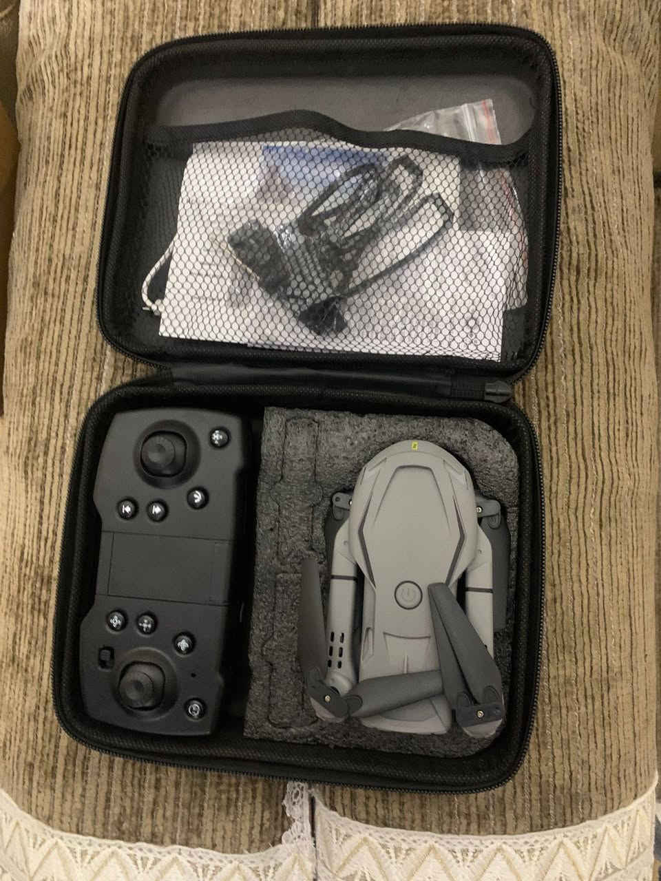 سلام عليكم عندي ساعة G9proساعة سلسلة أو حلوة لمسها سريع مال ضغط مال سرعة بيها أو كلشي شحنها حلو يضل مشحونة 3ايام أو عندي طيارة درون حلو بيها مانع تصادم أو بطارية أو كامرتين بيها السعر خاص عل واتساب او تتدل ***********
