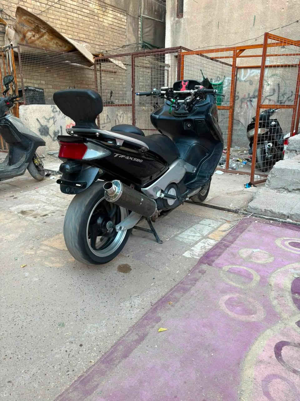 السلام عليكم tmax موديل 2007مكينه مكفوله شلعه معدل خير من الله  كلجات مالوسي تجوه رياضي بيها صالنصه رياضي بيها يرادلها فقط ترتيب بسيط نظافتها 80 /100وسعرها ١٥  ورقه بيها مجال للشراي مكاني وزيريه قرب تقاطع فنون جميله ***********
