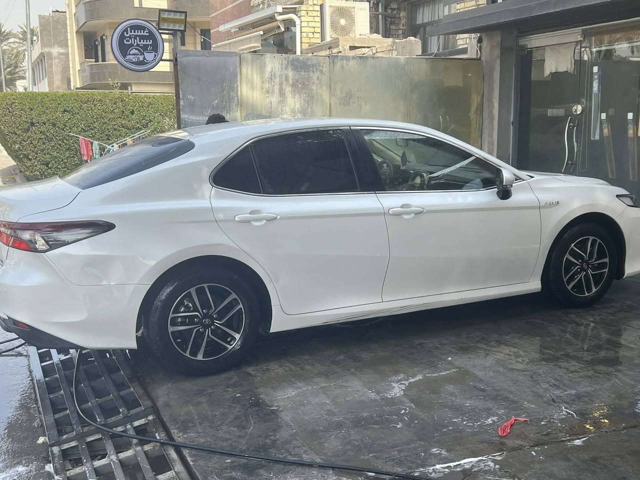 السلام عليكم كامري موديل24 هايبرد
ماشيه 30 كفاله عامه عدا شخوط

مطلوبه لمصرف تسديد وكفيل عليا مطلوبه 4 سنوات 

سياره ب اسمي بس حجز مصرف

شرط تحويل بعد سداد لمبلغ 

سعر 20 $ رقم***********
