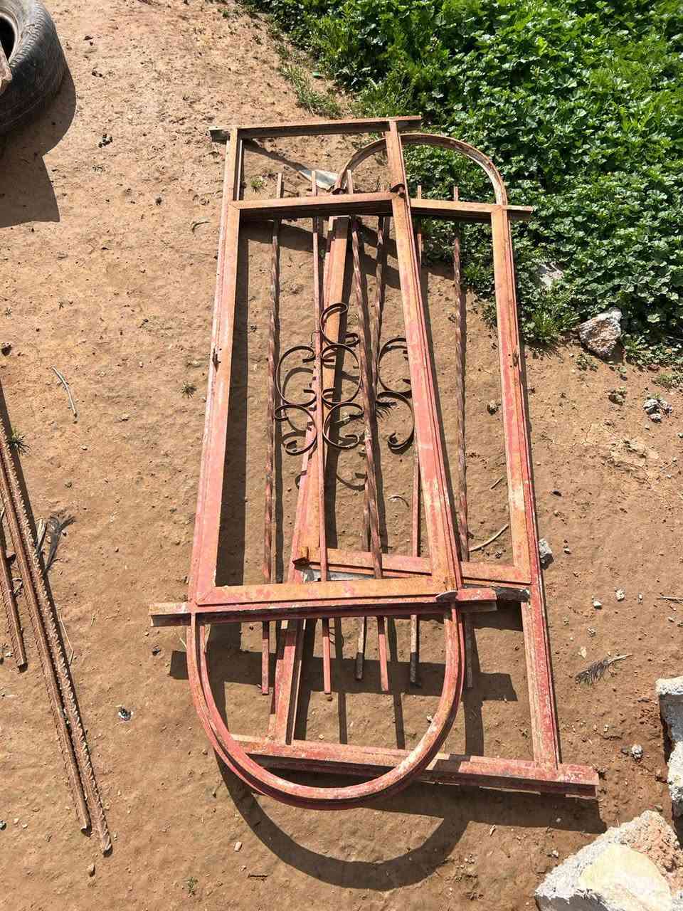 السلام عليكم شبابيك للبيع حديد ثقيل 
الطول 180×العرض 50
السعر 30
***********
