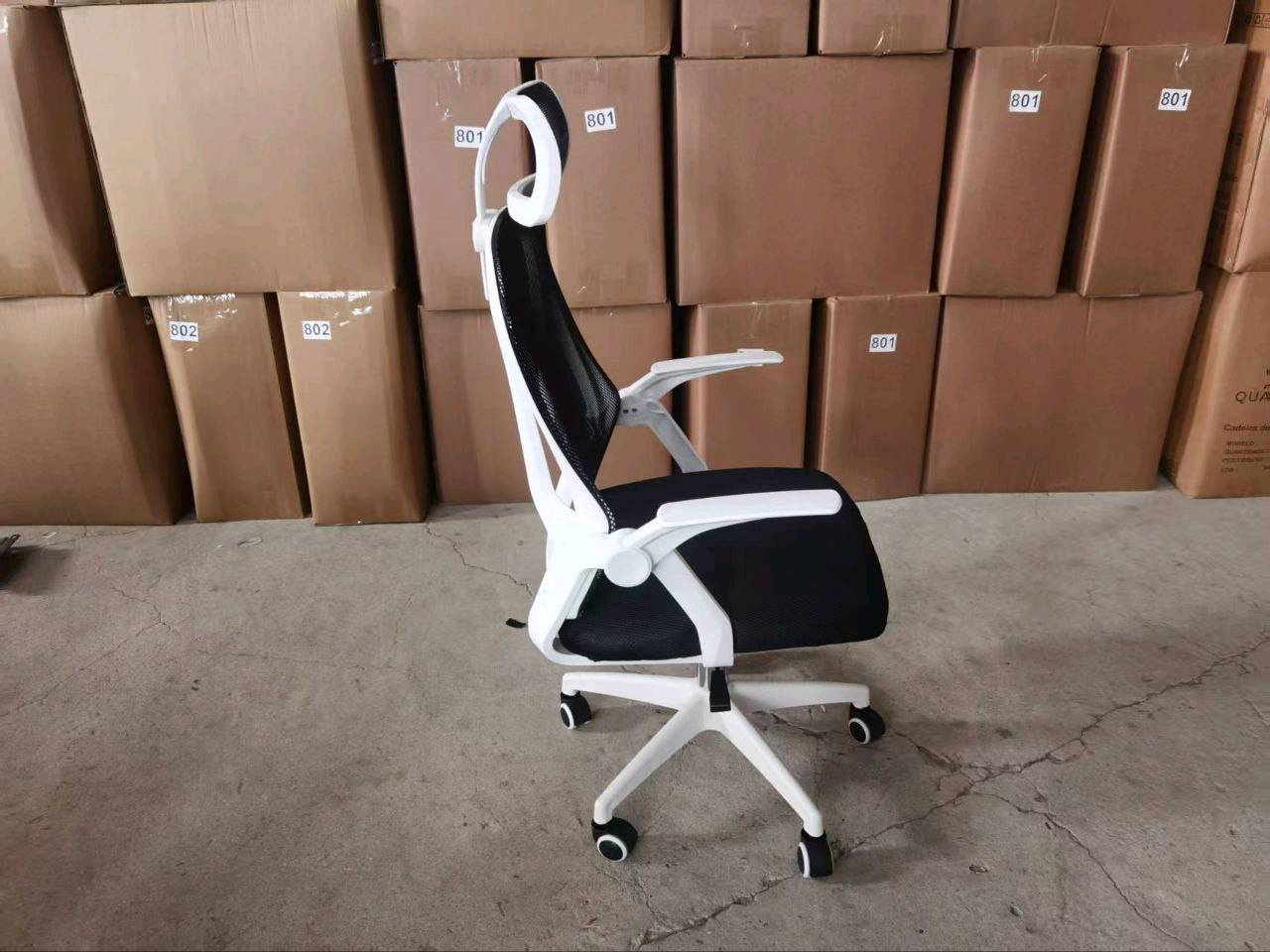 عرض توصيل مجاني 🔥🔥كرسي مكتبي تجوة راس 🔥🔥
🔴جودة جدا عالية 
🔴صور حقيقية للمنتج 👆
🔴يتحمل وزن ١٥٠ كغم
✅️السعر
75 الف والتوصيل مجاني