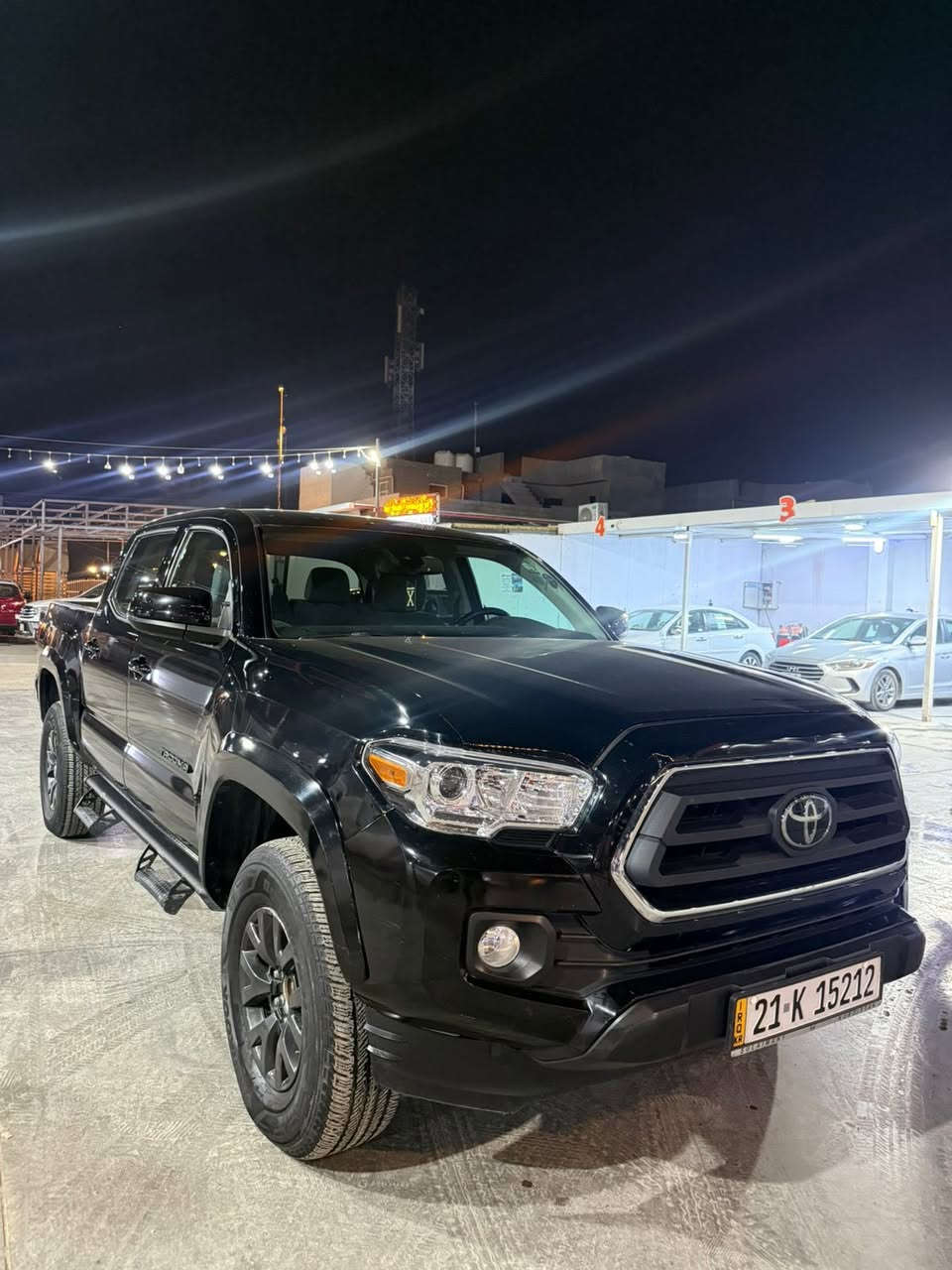 سياره تيوته تكومة دبل قمارة موديل 2023
مواصفاتها فول عدة بنورامة 
سياره مثل مشوفون نضيفه وماشيه 30ميل 
حادثها بسيط ضربة بلباب مال  سايق بدون ايرباك  ورقم شمالي مكفولة كفاله عامة عدة باب 
سياره باسمي تحويل ثاني يوم
رقم الهاتف ***********

رقم شاصي 3TYAZ5CNXPTO30911
