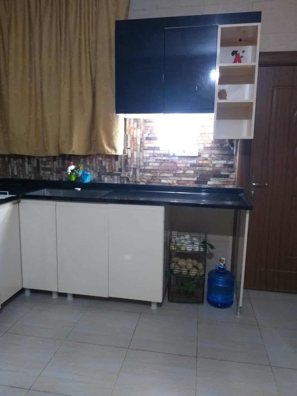 غراض بيت سبالات ٢ ابو طنين واحد طن ونص  كونتر تفصال 
مع قنفات كامل للبيع الغراض اخو جديد نضافة ١٠٠ بالميه للبيع اي استفسار اتصل برقم *********** مكان خانقين
