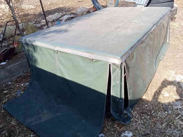 چەمچەی بە قاڵی بە کاملی بە
چادروو شوێنی سنوقەکانەوە بە  هه رسێ لادا ئەکرێتەوە زۆرجوان و خاوێنە چادرەکەی نەدڕاوە بۆ کیای 3000و 2700ئە بێت ژ.م.... ***********واتساپ و ڤایبەرم هه یە السليمانية
