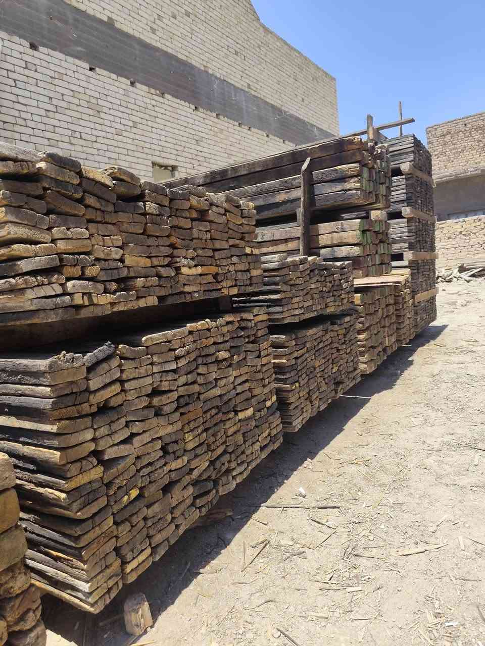 قالب خشب مستعمل للبيع نضيف العدد 17ونص الاطوال11مكعب والباقي مقاصير العنوان بابل هاتف ***********
