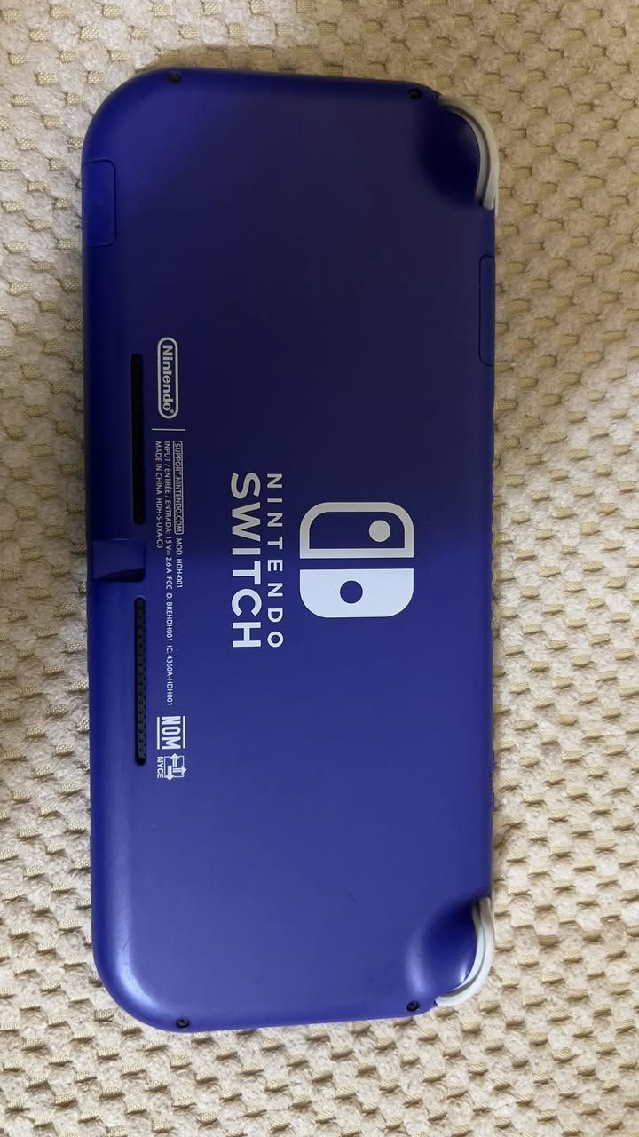 نيتندو سويتش لايت للبيع
السلام عليكم
الجهاز لون ازرق ذاكرة مالته مثل ما موضح بالصوره 
نظافه 90% بس القير اليسره لاستيك مالته متضرر مثل ماموضح بالصوره

الجهاز اونلاين غير مهكر

السعر 150 الف

***********
