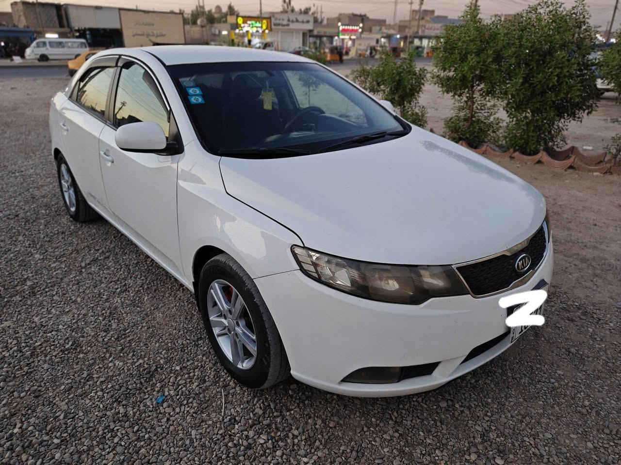 سلام عليكم 
للبيع كيا سيراتو خليجي 2011 مكينه 1600 

 بيها بكانات صبغ اثر طخات بسيطه 

سعر 92 بي مجال بكان بغداد 

الاتصال ***********
