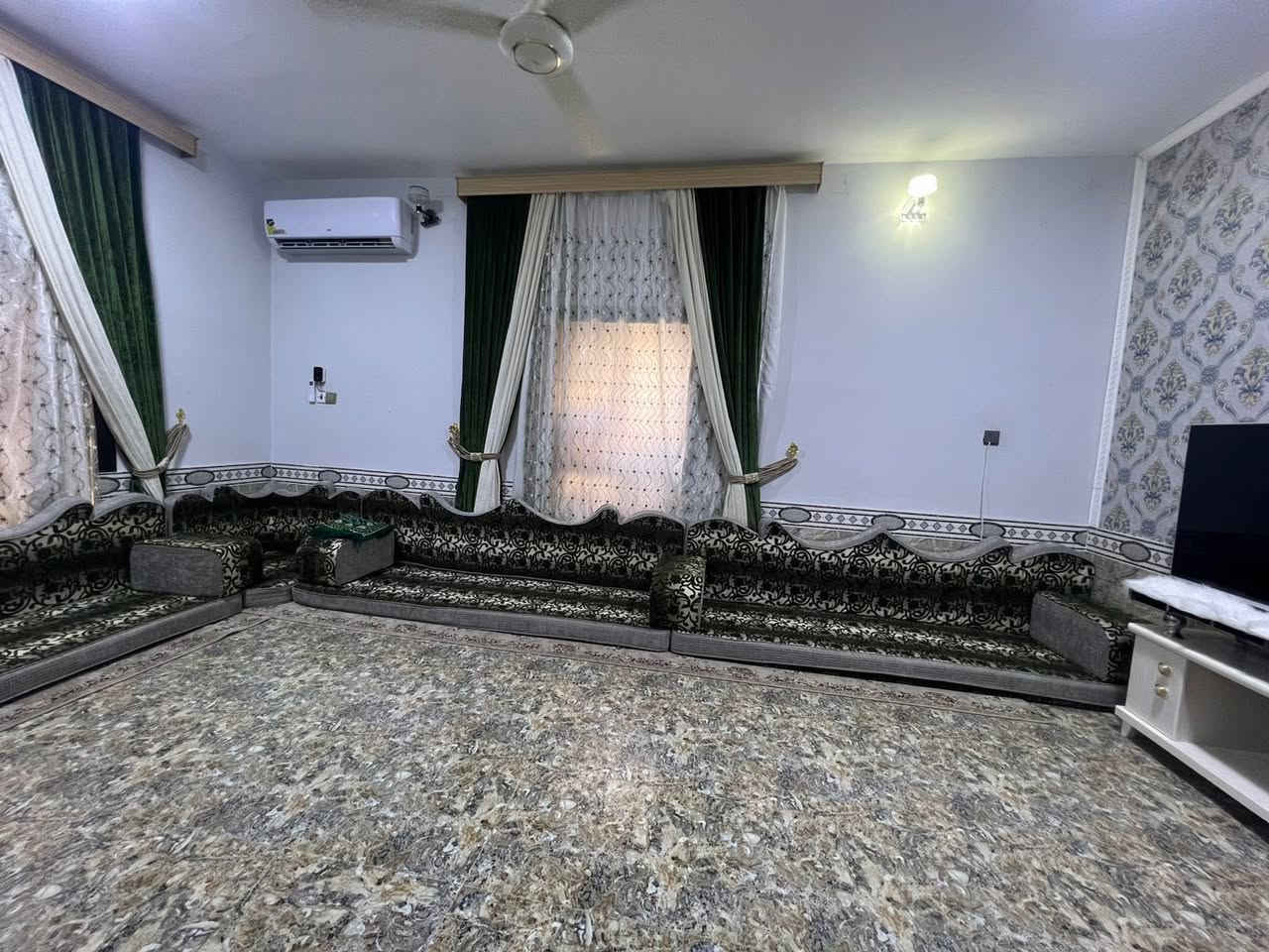 السلام عليكم جلسه عربيه للبيع
6ب4

السعر 500 الف وبيه مجال


**إذا كنت صاحب هذا الإعلان وتريد حذفه لأي سبب، رجاءا أرسل رسالة إلى الدعم الفني**
