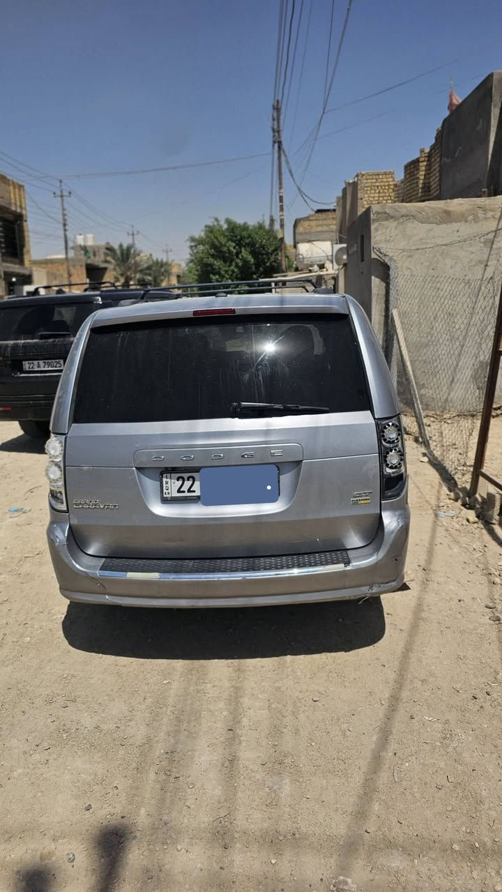 دوج كرفان GT
موديل 2018
كامل مواصفات 
حادث جاملغ وبنيد بدون دواخل 
الرقم اربيل
السياره ماشيه 200 كيلو متر حقيقي 
السياره جديده استخدام شخصي
العنوان بغداد  
السعر 165 وبيهه مجال بسيط 
للأستفسار/***********

