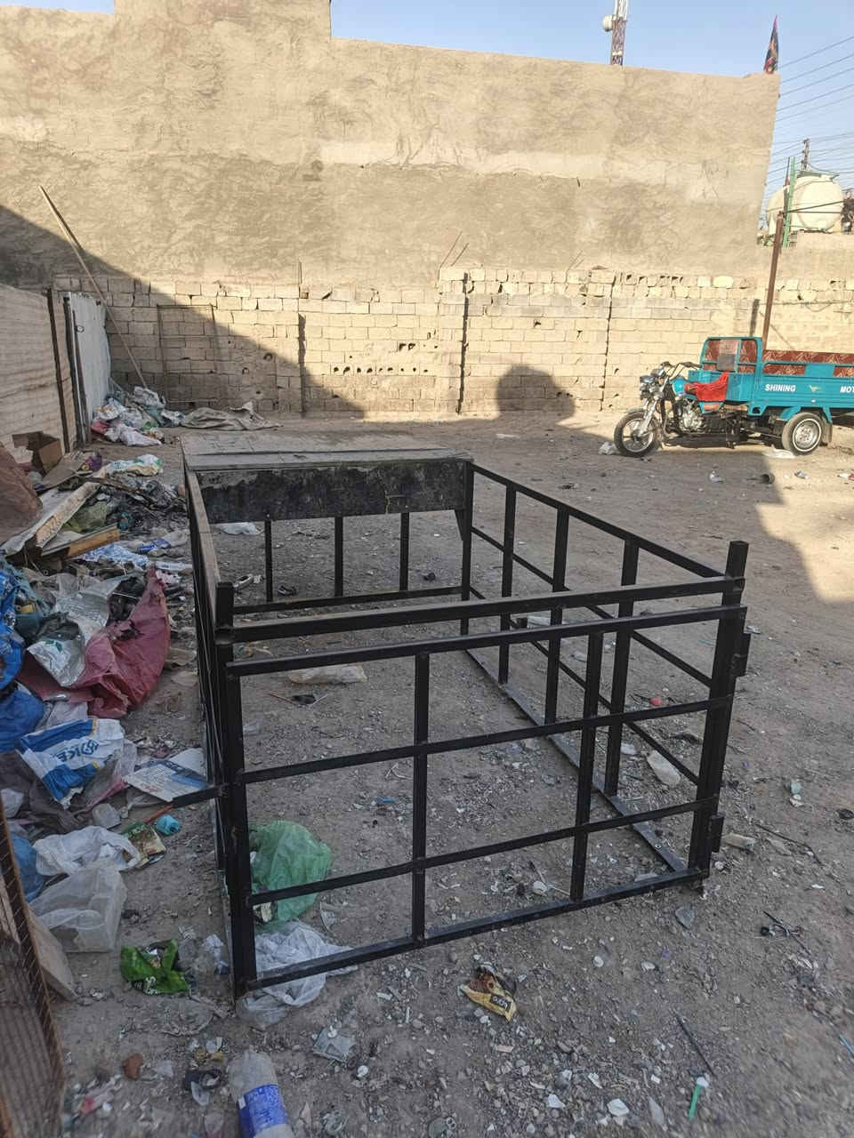 محجر للبيع مال صقر
سعر ١٢٥ وبي مجال 
مكان بغداد المعامل بستان سامي 
*********** هاذه بس نتصال
*********** و هاذه بي واتساب
