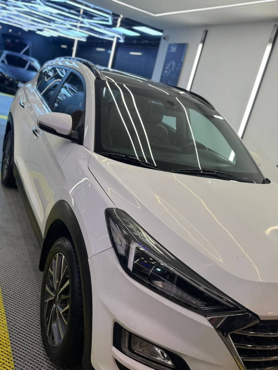 السلام عليكم هونداي توسان موديل 2020 خليجي فووول موصفات شركة الكاصد كشنات كهرباء بصمه بنروما خمس عدسات مري شفط  السياره بيه مكانات صبغ مال بيت بيد بنيه ماشيه 76الف كيلو سونار مرفق مع المنشور المندلاوي تحويل مباشر هزه وسنويه جديده مكان سياره بغداد اليرموك السعر ب 155 بيه مجال بسيط ***********/***********
