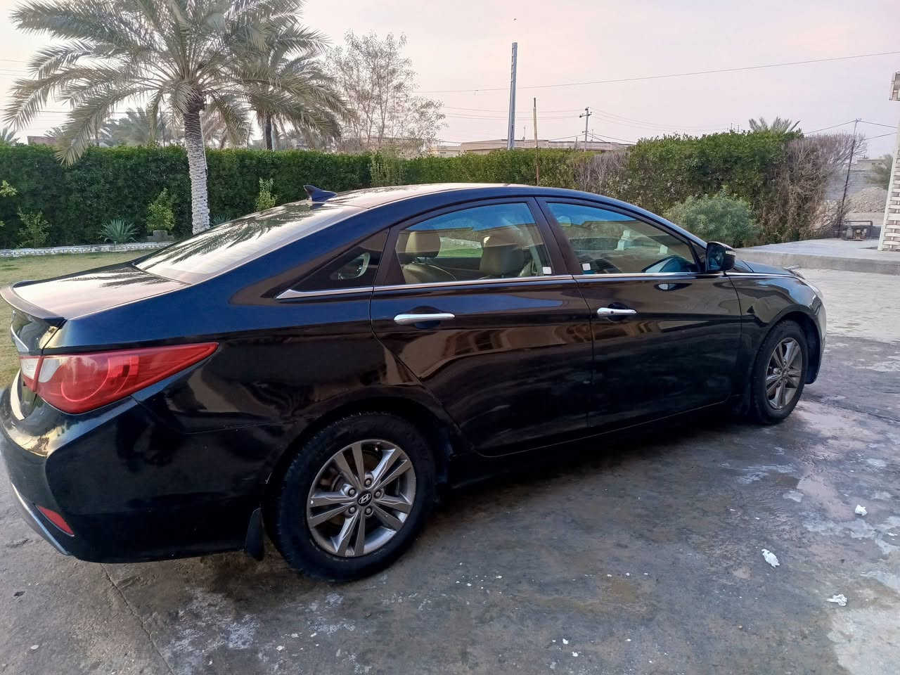 السلام عليكم. 
سياره سونتا 2011امريكي رقم بغداد فول مواصفات مصبوغه عام ضررها جاملغ خلفي بدون دواخل السعر 95 وبيها مجال بسيط مكان السياره فلوجه .
للتواصل ***********
