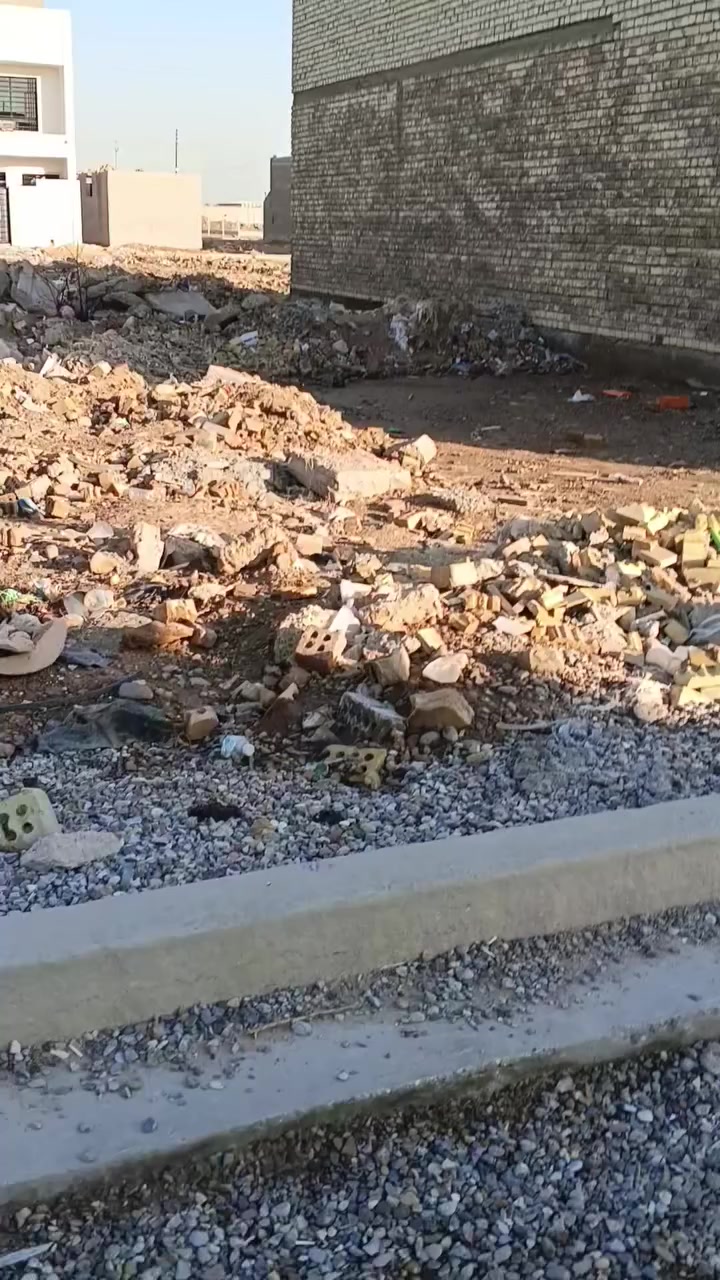 السلام عليكم قطعه ارض 200 متره معروضه للبيع السعر 100 اللي يريد 100 عادي ماكو مشكلهل برا ستميه ***********
