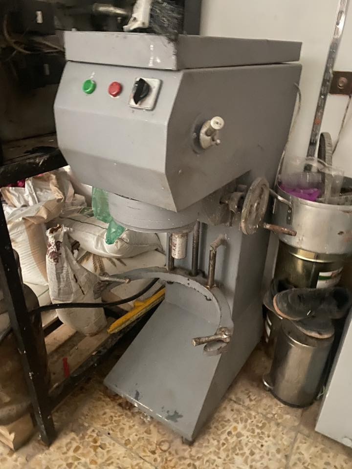 السلام عليكم غراض معمل كيك ومعرض
للبيع …… صح مستعملات بس الل يشهد الغراض 
يخبلن جودة ممتازة ❤️
للاتصال ***********
