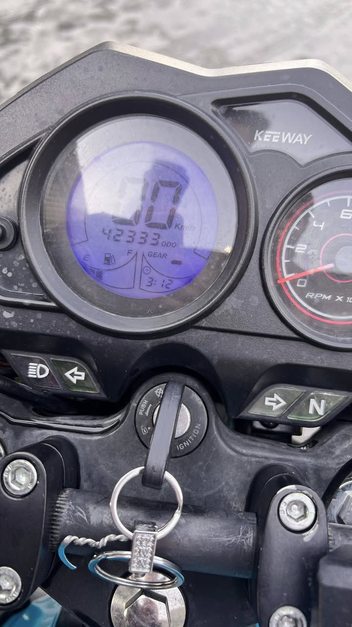 السلام عليكم للبيع ار كي موديل 24مرقم كامل الدراجه جاهزه اي نقص مابيها ماشيه 42الف حقيقي محرك 200cc السعر 2مليون وبيها مجال الدراجه جديده ونظيفه كلش 
العنوان بغداد اعظمية 
***********
