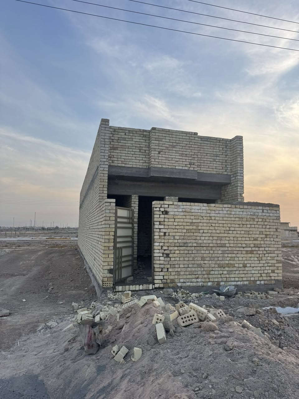 السلام عليكم دار للبيع طابو زراعي سند ٢٥ المكانن بوب الشام خلف الهزه مال مرور هيكل كامل التصوير قديم المنطقه تغيرت وسكنت العوائل يوم عن يوم تصعد السعر ٢٧
للاتصال ***********
