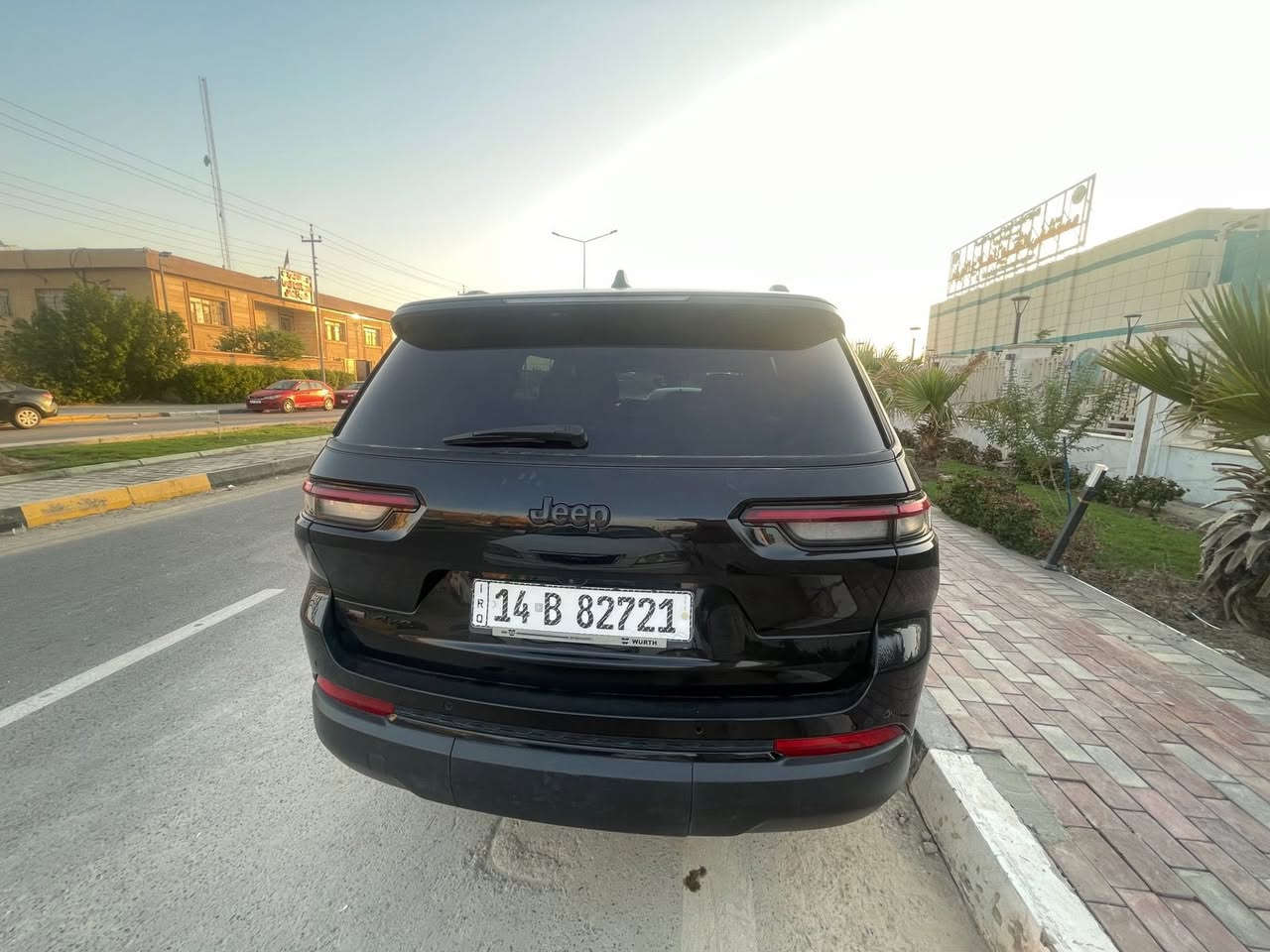 السلام عليكم
موديل 2023 7 راكب ماشيه 19 الف ميل 
حادثها الويل الايسر والدعامية مصبوغة
ايرباكات الكشن والبرده فقط
السعر 280 وبيها مجال قليل 
***********
