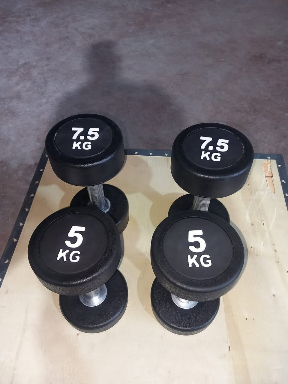 دمبلص صيني كوالتي عالي جدا
قالب امريكي
وفرنا لكم الأوزان ٥كيلو و٧.٥كيلو
الكميه مفتوحه
تجدونه في شركة بابل سبورت الحله حي الحكام فرع مطعم بيسترو
***********
***********
