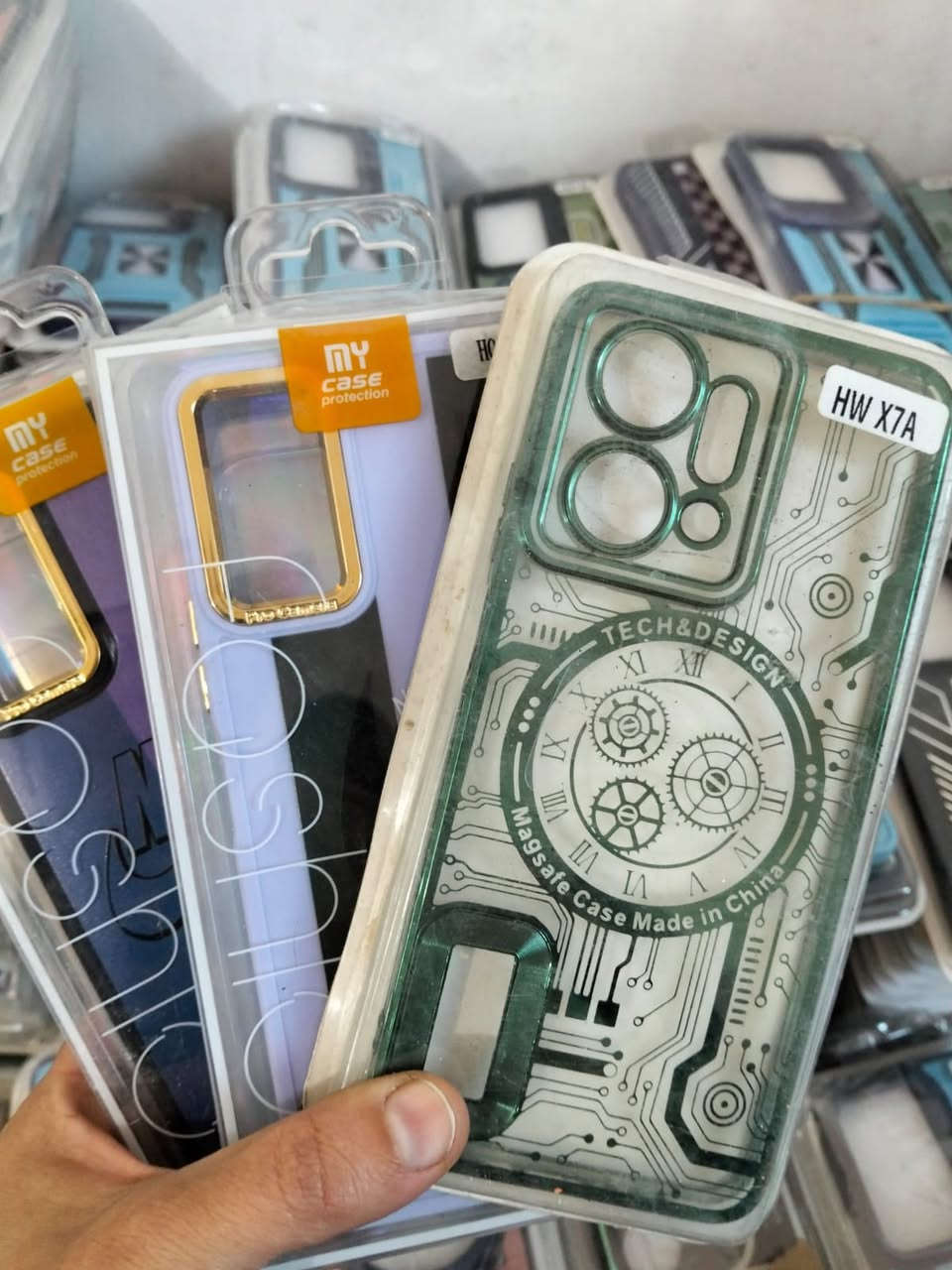 عرض خاص جمله فقط سعر الاصق شاشه 150 دينار انواع وموديلات حديثه جميع الايتيمات توصيل لجميع المحافضات ***********
