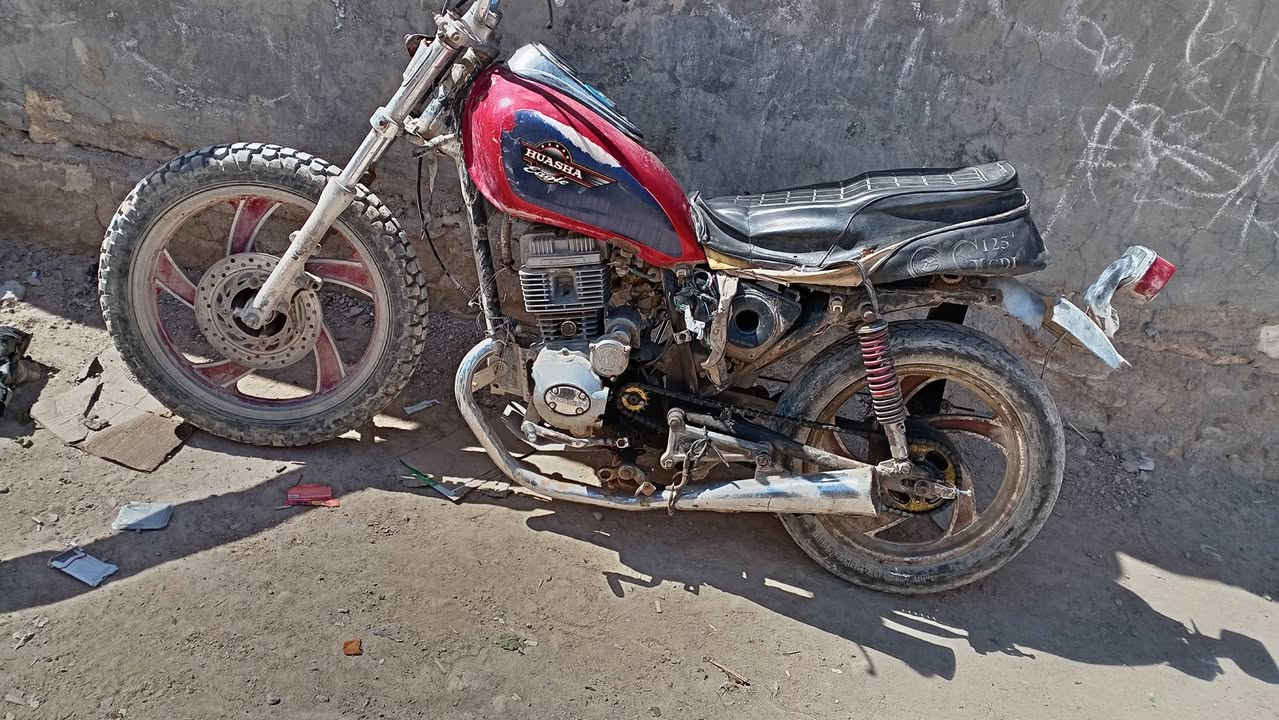 سلام علليكم
دراجه جونده البيع   عندي بس مكاتبته وراقه ضايعه 

محرك فول شلعه

هندر واحد تشتغل

صلانصات يردن شد وكشن

فقط مال واحد ع باب الله

مكانه نجف حي ميسان 

سعره ***********
