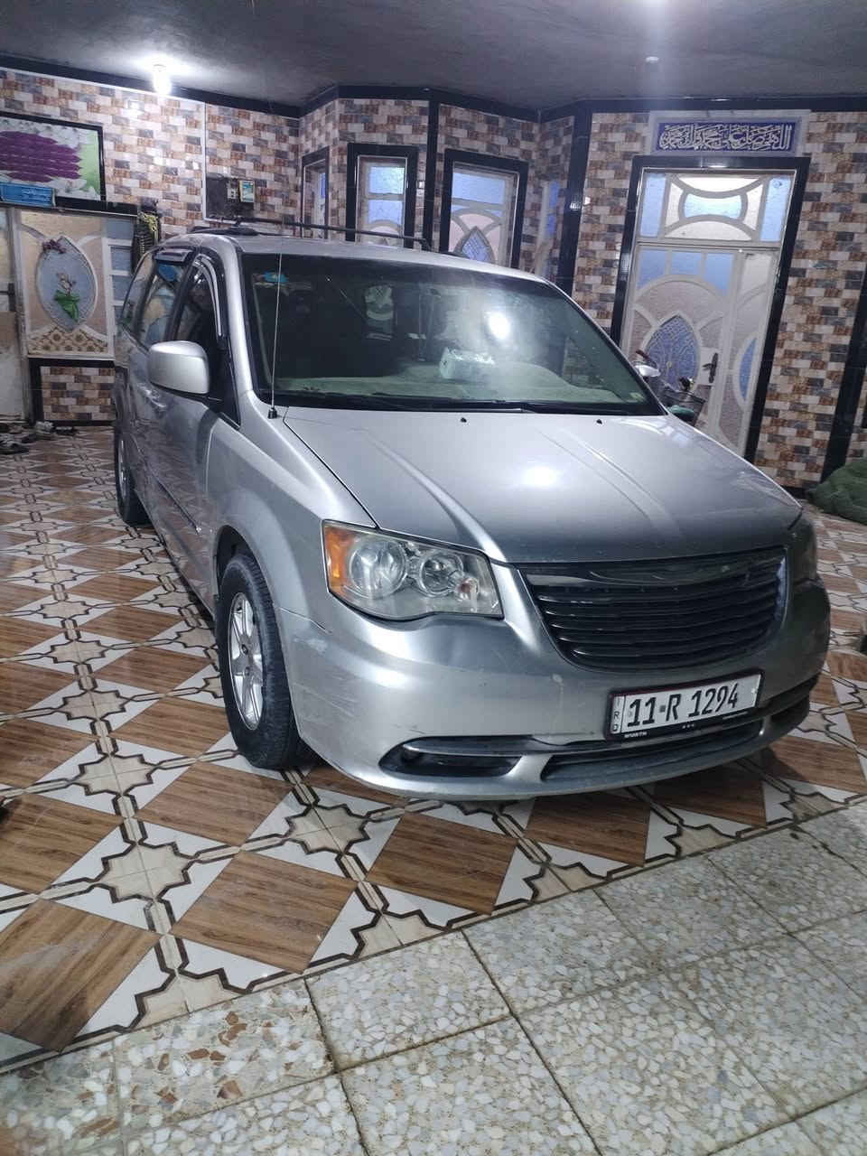 ✍️✍️✍️. السلام عليكم من رخصة الادمن المحترم
كرايسلر تايون كنتري كرفان 2012 لون سافري 

رقم بغداد (٤ أرقام) مشروع وطني حرف (ر) الرقم الدولي

لعام ٢٠٣٠ تنتهي السنويه باسمي 

الحادث✍️ الجاملغ الخلفي( الايسر) 

بيبان كهربائي +جام كهرباء (4) بيبان

صندوق كهربائي (عاطل القفال) يحتاج تصليح 

كشنات جلد بلع +كرسي السائق كهرباء 

مري الجانبيه كهرباء +هيتر 

تبريد (3) قطع ممتاز +(مروحة تبريد أمامي شاد الها) + تدفئة 

محرك 3600 

السيارة دومشة الأرضيه كامله هسه مسوي بالكاظميه٠٠٠

شاشة اعطال+مسجل قلاب سيدي

تحكمات استيرن +كروز سرعة +بريك كهربائي 

فرس وسطي+ وبالسقف + شاشة ابلاديه شغاله

تخم تايرات مستخدم حجم 16 ويل كب ابلاد 

منظومة زنون +بلوجكترات 

شاشات 2 + كامرة HD+ حساس خلفي 

الكير عادي+ واتماتيك(6) نمير

بأسمي تحويل مباشر مكان السيارة/ بصره/قرنه

السعر123روقة 👉 بيها مجال بسيط حك الجيه

تليفون. 

*********** اثير

***********.اسيا
