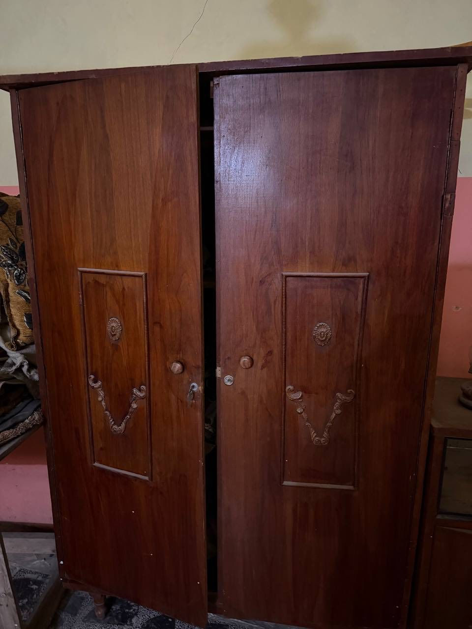 سلام عليكم
غراض بيت قيم واخذ 
الثلاجه جديده ب١٥٠ الف قفلل
***********
