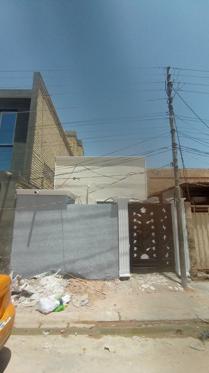دار للبيع المساحه 100 متر نضيف جدا طابق واحد حي العسكري منطقة ال 3000 السعر 80 مليون مع المجال للاستفسار *********** مكتب الأمير للوساطة العقارية

