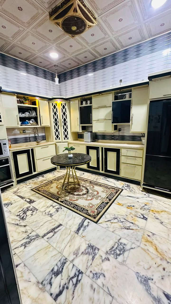 دار سكنية للبيع (بناء حديث) - حي أور

📍 الموقع: الناصرية، حي أور - شارع السبيس
📐 المساحة: 120 متر مربع 
🏗️ سنة البناء: 2021 (بناء حديث، جاهز للسكن )

***********
