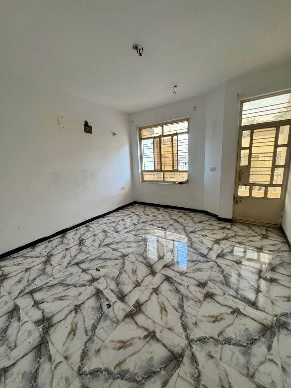 �✨ للإيجار في السيدية – بيت راقي ومميز ✨🏡
🌟 بيت بمساحة 50م
🛏️ يتكون من:
✅ 2 غرف نوم
✅ صالة واسعة
✅ مطبخ مرتب
✅ خدمات متكاملة

💰 السعر: 800 ألف دينار عراقي
📞 للاستفسار والحجز:
مكتب حلم عقاري للوساطة العقارية
📱***********

