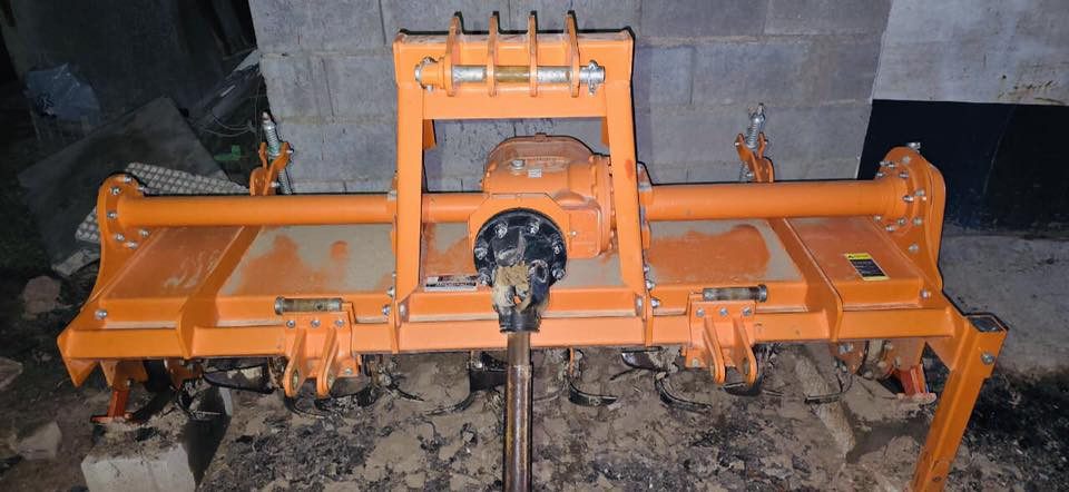 السلام عليكم 
رفاسه هندي للبيع حجم 185 نضيفه جداً على الشركه 
السعر 19 ورقه وبيها مجال للشراي واي استفسار على الرقم ***********
