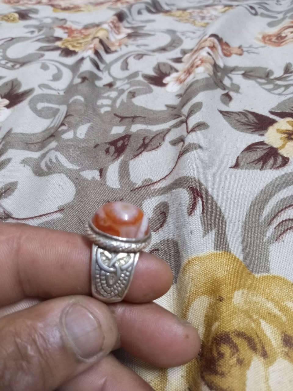 سلام عليكم محابس للبيع العدد(٦)ينباعن كلهن السعر الواحد(٣٠)قفل قفل غير الثلاثين مابيع ***********
