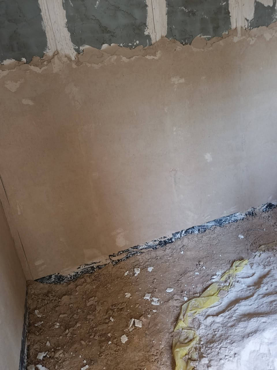 خلفه لبخ متفرغ شغل درجه اولئ
اسمنت وجص وبورك +عمل واجهات +بناء
***********
