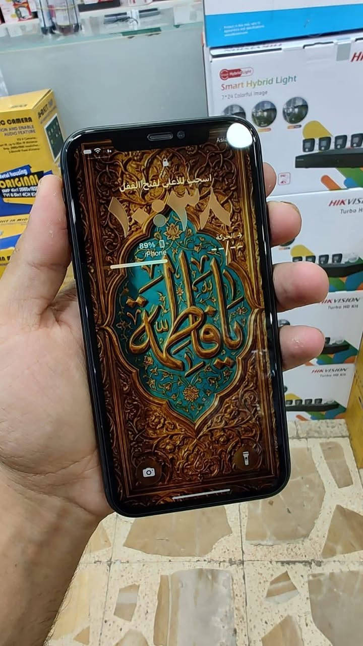 السلام عليكم ايفون 11 عادي لون اسود ذاكره 128 البطاريه 97 الجهاز نضافه فول  مبدل شاشا + بطاريه وكلشي بل جهاز شغال نت اتصال واي فاي  فيس ايدي.  صوت كامرات كله شغال شاشا 3 خيارات.  للبيع السعر 200 وبي مجال بسيط أو مراوس شعندك نزل مكاني العلم ***********

