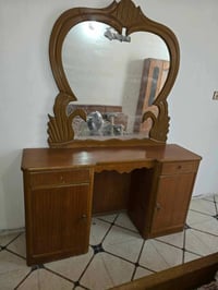 ملحقات غرفة • ميز تواليت • نجف