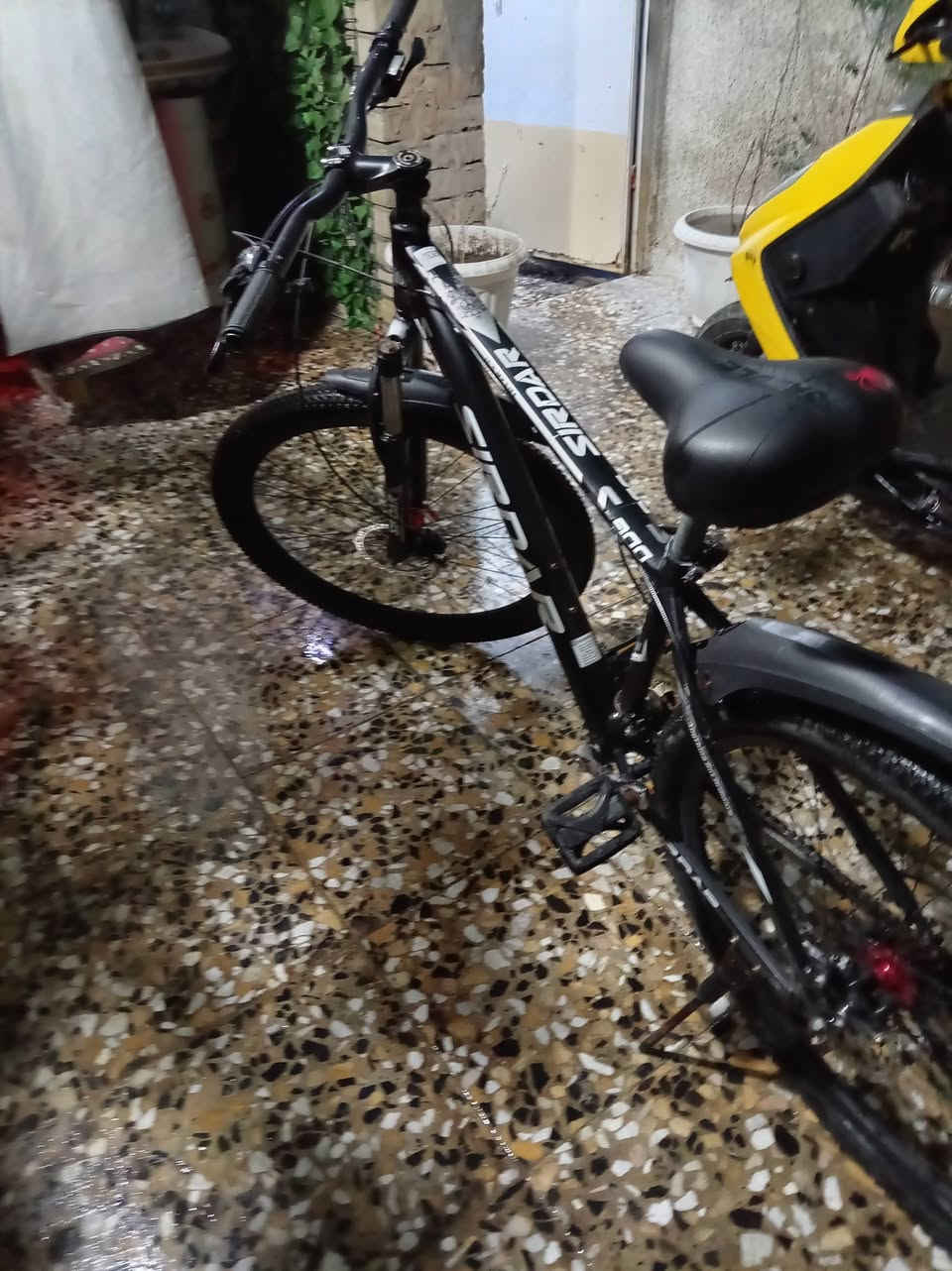 السلام عليكم
بايسكل جبلي ماركهSIRDAR S900 قياس 27السعر ١٣٥ ألف 
المكان حي اور أم الكبر 
*********** واتساب
