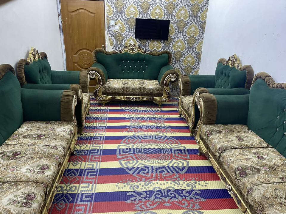 تخم ملكي 10 مقاعد تكمه نضيف بدون اي ضرر ب275
***********
