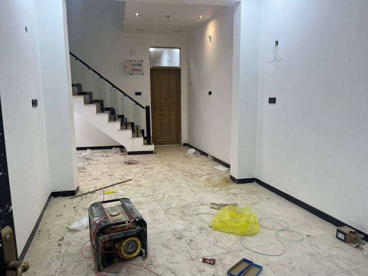 🏠 / #مشتمل للبيع مساحة 100م 
بناء حديث درجه اولى

الطابق الاول  / مطبخ . أستقبال. هول . غرفه . مجمع صحيات.

الطابق الثاني/غرفة.وكلدور 

🌎 #الموقع/ حله//الاساتذه الثانيه خلف شون العشائر 

للأستفسار اكثر  مراجعة المكتب

***********

#عنوان المكتب ع شارع 80 مقابيل محطة اضواء الحله.
