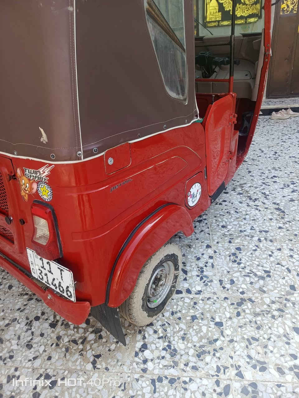 سلام عليكم تكتك للبيع موديل واحد وعشرين شهر 11 بيها شويه بالغد كد اربع صابع  رقم بغداد انكليزي لاتنقيص ولا تبخير مجفت مره وحده بسمي شرط التحويل اذا مو عقد مروري مابيع تخم ثاير مابيها كل نقص بوجهك للشارع مكاني بغداد غير متواجد ع الفيس الاتصال ع الرقم ***********مكلف بلنشر
