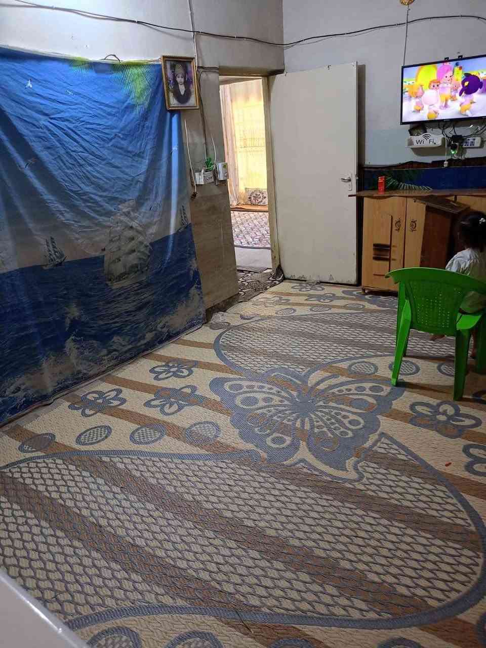 ياالله اللهم صلي على محمد وأل محمد
بيت للبيع 200متر بناء قديم صالح للسكن او بياع كقطعه
العنوان حي الحر ثالث شارع عن السوك  ثاني بيت بلشارع بصف الركن  السعر 300وبي مجال للأستفسار الأتصال على الرقم ***********
