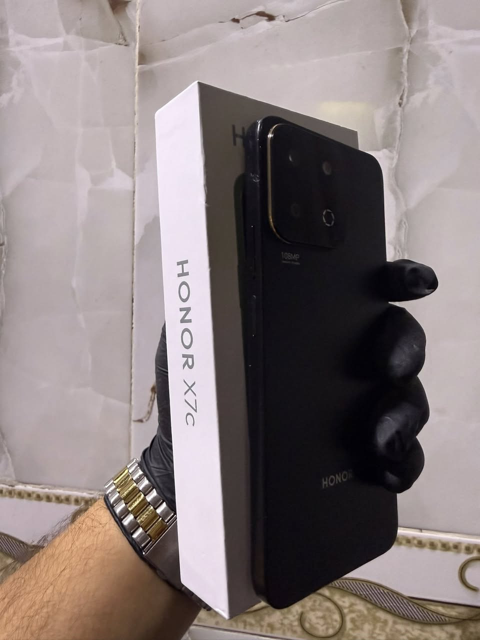 السلام عليكم
هونر x7c
ذاكرة 256 
ملحقاته كامله 
مكفول 
سعره 115 وبيه مجال بسيط للشراي للتواصل خاص او الاتصال 
***********
