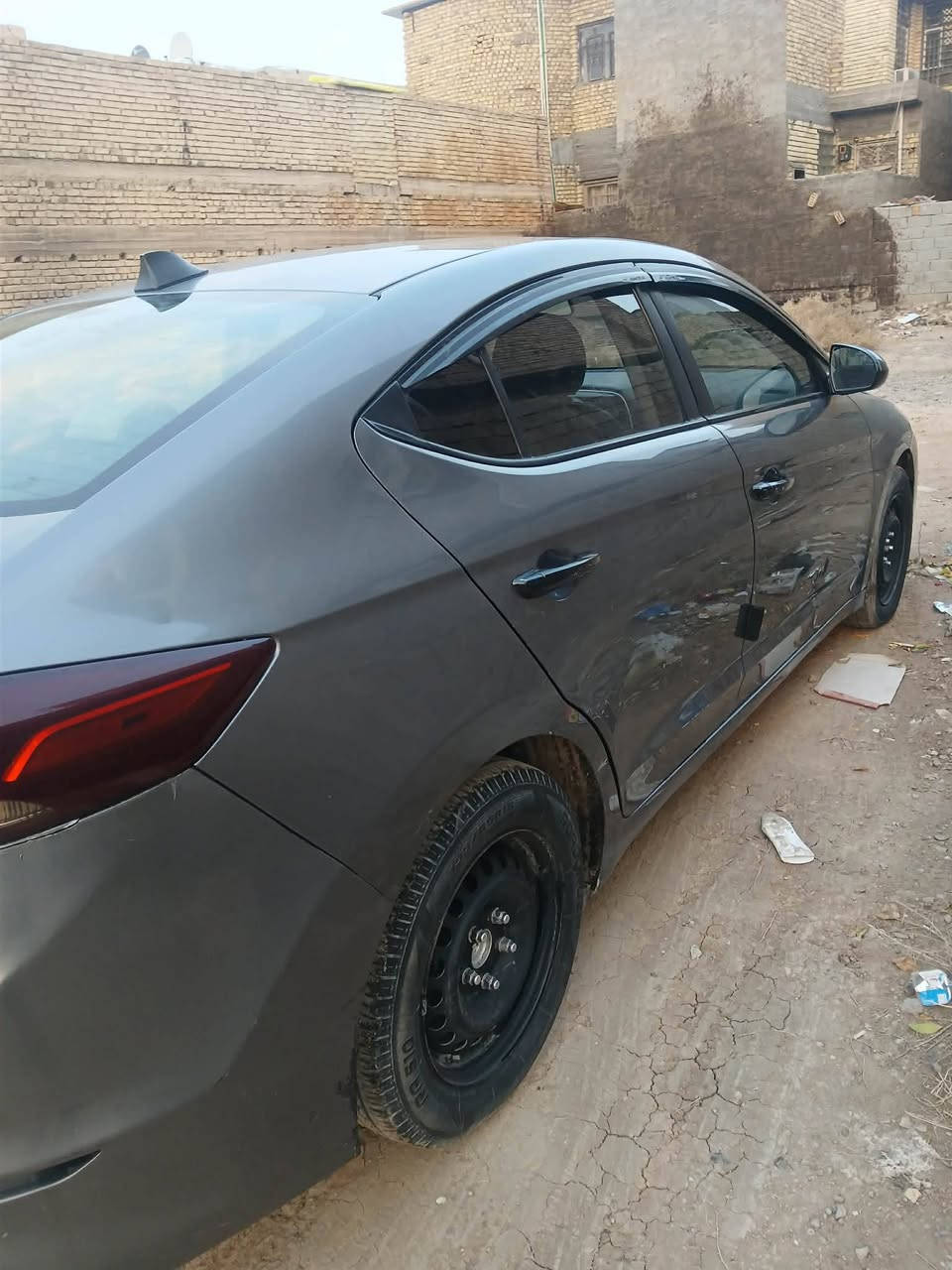 النترا ٢٠١٨ رقم بغداد حادثهه جاملغ وبنيد وبيها صبغ قبق الصندوك جاهزه من كلشي كير محرك تبريد تخم تاير السعر١٠٨ وبيها مجال *********** مكاني الاسكندريه
